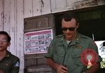 Standbild vietnamesischen Dorfbewohner Vietnam, 1965, aus Sekunde 27 historischem Filmmaterial Videoclip 65675070297