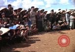 Standbild vietnamesischen Dorfbewohner Vietnam, 1965, aus Sekunde 32 historischem Filmmaterial Videoclip 65675070297