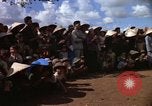 Standbild vietnamesischen Dorfbewohner Vietnam, 1965, aus Sekunde 33 historischem Filmmaterial Videoclip 65675070297