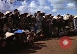 Standbild vietnamesischen Dorfbewohner Vietnam, 1965, aus Sekunde 34 historischem Filmmaterial Videoclip 65675070297