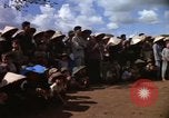 Standbild vietnamesischen Dorfbewohner Vietnam, 1965, aus Sekunde 35 historischem Filmmaterial Videoclip 65675070297