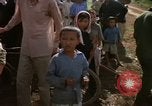 Standbild vietnamesischen Dorfbewohner Vietnam, 1965, aus Sekunde 12 historischem Filmmaterial Videoclip 65675070298