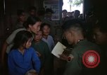 Standbild vietnamesischen Dorfbewohner Vietnam, 1965, aus Sekunde 15 historischem Filmmaterial Videoclip 65675070298