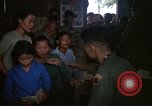 Standbild vietnamesischen Dorfbewohner Vietnam, 1965, aus Sekunde 19 historischem Filmmaterial Videoclip 65675070298