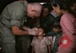 Standbild vietnamesischen Dorfbewohner Vietnam, 1965, aus Sekunde 23 historischem Filmmaterial Videoclip 65675070298