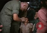 Standbild vietnamesischen Dorfbewohner Vietnam, 1965, aus Sekunde 28 historischem Filmmaterial Videoclip 65675070298
