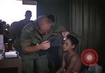 Standbild vietnamesischen Dorfbewohner Vietnam, 1965, aus Sekunde 30 historischem Filmmaterial Videoclip 65675070298