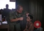 Standbild vietnamesischen Dorfbewohner Vietnam, 1965, aus Sekunde 33 historischem Filmmaterial Videoclip 65675070298