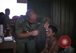 Standbild vietnamesischen Dorfbewohner Vietnam, 1965, aus Sekunde 35 historischem Filmmaterial Videoclip 65675070298