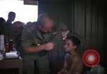 Standbild vietnamesischen Dorfbewohner Vietnam, 1965, aus Sekunde 37 historischem Filmmaterial Videoclip 65675070298