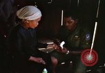 Standbild vietnamesischen Dorfbewohner Vietnam, 1965, aus Sekunde 54 historischem Filmmaterial Videoclip 65675070298