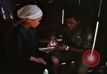 Standbild vietnamesischen Dorfbewohner Vietnam, 1965, aus Sekunde 56 historischem Filmmaterial Videoclip 65675070298