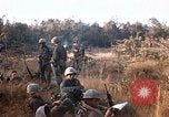 Image les soldats de l'armée américaine reposant et en patrouille au Vietnam le Vietnam du Sud, 1967, de la seconde 41 séquences d'archives historiques vidéo 65675070315