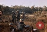 Image les soldats de l'armée américaine reposant et en patrouille au Vietnam le Vietnam du Sud, 1967, de la seconde 45 séquences d'archives historiques vidéo 65675070315