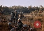 Image les soldats de l'armée américaine reposant et en patrouille au Vietnam le Vietnam du Sud, 1967, de la seconde 49 séquences d'archives historiques vidéo 65675070315