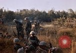 Image les soldats de l'armée américaine reposant et en patrouille au Vietnam le Vietnam du Sud, 1967, de la seconde 50 séquences d'archives historiques vidéo 65675070315