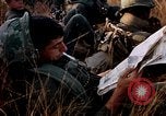 Image les soldats de l'armée américaine reposant et en patrouille au Vietnam le Vietnam du Sud, 1967, de la seconde 51 séquences d'archives historiques vidéo 65675070315