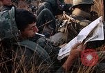 Image les soldats de l'armée américaine reposant et en patrouille au Vietnam le Vietnam du Sud, 1967, de la seconde 53 séquences d'archives historiques vidéo 65675070315