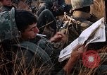 Image les soldats de l'armée américaine reposant et en patrouille au Vietnam le Vietnam du Sud, 1967, de la seconde 54 séquences d'archives historiques vidéo 65675070315