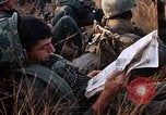 Image les soldats de l'armée américaine reposant et en patrouille au Vietnam le Vietnam du Sud, 1967, de la seconde 60 séquences d'archives historiques vidéo 65675070315