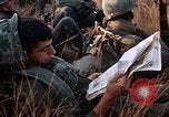 Image les soldats de l'armée américaine reposant et en patrouille au Vietnam le Vietnam du Sud, 1967, de la seconde 61 séquences d'archives historiques vidéo 65675070315