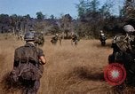 Standbild amerikanische Soldaten South Vietnam, 1967, aus Sekunde 33 historischem Filmmaterial Videoclip 65675070316