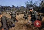 Standbild amerikanische Soldaten South Vietnam, 1967, aus Sekunde 42 historischem Filmmaterial Videoclip 65675070316