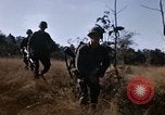 Standbild amerikanische Soldaten South Vietnam, 1967, aus Sekunde 49 historischem Filmmaterial Videoclip 65675070316