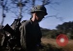 Standbild amerikanische Soldaten South Vietnam, 1967, aus Sekunde 52 historischem Filmmaterial Videoclip 65675070316