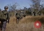 Standbild amerikanische Soldaten South Vietnam, 1967, aus Sekunde 57 historischem Filmmaterial Videoclip 65675070316