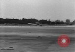 Image Howard Hughes arrivant à la gare Union Air Terminal Los Angeles California USA, 1936, de la seconde 7 séquences d'archives historiques vidéo 65675070377
