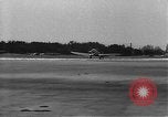 Image Howard Hughes arrivant à la gare Union Air Terminal Los Angeles California USA, 1936, de la seconde 8 séquences d'archives historiques vidéo 65675070377