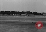 Image Howard Hughes arrivant à la gare Union Air Terminal Los Angeles California USA, 1936, de la seconde 9 séquences d'archives historiques vidéo 65675070377