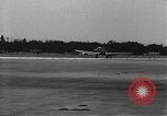 Image Howard Hughes arrivant à la gare Union Air Terminal Los Angeles California USA, 1936, de la seconde 11 séquences d'archives historiques vidéo 65675070377