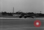 Image Howard Hughes arrivant à la gare Union Air Terminal Los Angeles California USA, 1936, de la seconde 25 séquences d'archives historiques vidéo 65675070377