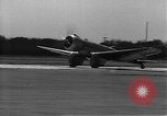 Image Howard Hughes arrivant à la gare Union Air Terminal Los Angeles California USA, 1936, de la seconde 28 séquences d'archives historiques vidéo 65675070377