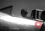 Image Howard Hughes arrivant à la gare Union Air Terminal Los Angeles California USA, 1936, de la seconde 32 séquences d'archives historiques vidéo 65675070377