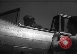 Image Howard Hughes arrivant à la gare Union Air Terminal Los Angeles California USA, 1936, de la seconde 39 séquences d'archives historiques vidéo 65675070377