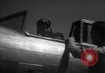 Image Howard Hughes arrivant à la gare Union Air Terminal Los Angeles California USA, 1936, de la seconde 42 séquences d'archives historiques vidéo 65675070377