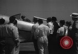 Image Howard Hughes arrivant à la gare Union Air Terminal Los Angeles California USA, 1936, de la seconde 56 séquences d'archives historiques vidéo 65675070377