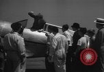 Image Howard Hughes arrivant à la gare Union Air Terminal Los Angeles California USA, 1936, de la seconde 58 séquences d'archives historiques vidéo 65675070377