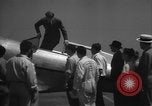 Image Howard Hughes arrivant à la gare Union Air Terminal Los Angeles California USA, 1936, de la seconde 59 séquences d'archives historiques vidéo 65675070377