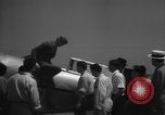 Image Howard Hughes arrivant à la gare Union Air Terminal Los Angeles California USA, 1936, de la seconde 61 séquences d'archives historiques vidéo 65675070377