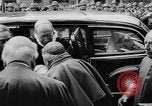 Standbild Papst Pius XII Besucht die alte Schule Rom Italien, 1957, aus Sekunde 5 historischem Filmmaterial Videoclip 65675070383