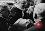 Standbild Papst Pius XII Besucht die alte Schule Rom Italien, 1957, aus Sekunde 9 historischem Filmmaterial Videoclip 65675070383