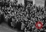 Standbild Papst Pius XII Besucht die alte Schule Rom Italien, 1957, aus Sekunde 13 historischem Filmmaterial Videoclip 65675070383