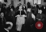 Standbild Papst Pius XII Besucht die alte Schule Rom Italien, 1957, aus Sekunde 18 historischem Filmmaterial Videoclip 65675070383