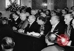 Standbild Papst Pius XII Besucht die alte Schule Rom Italien, 1957, aus Sekunde 35 historischem Filmmaterial Videoclip 65675070383