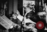 Standbild Papst Pius XII Besucht die alte Schule Rom Italien, 1957, aus Sekunde 37 historischem Filmmaterial Videoclip 65675070383