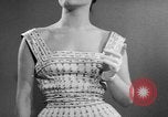 Standbild fashion show Rom Italien, 1957, aus Sekunde 20 historischem Filmmaterial Videoclip 65675070385